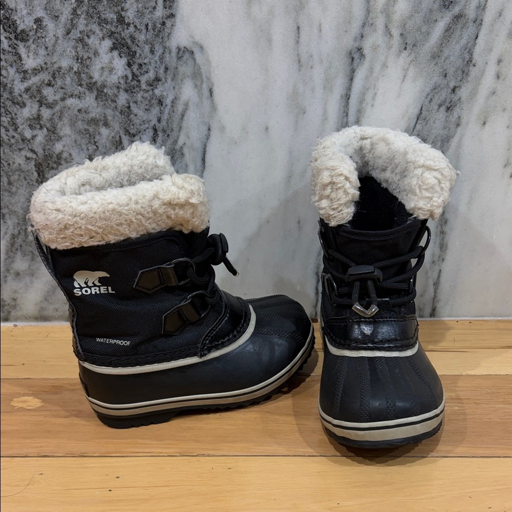 Sorel Black Boots with Cream Fur Trim